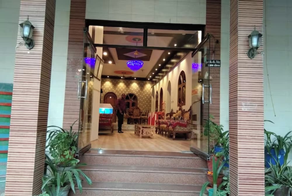 Агра: Goroomgo Rashmi Agra