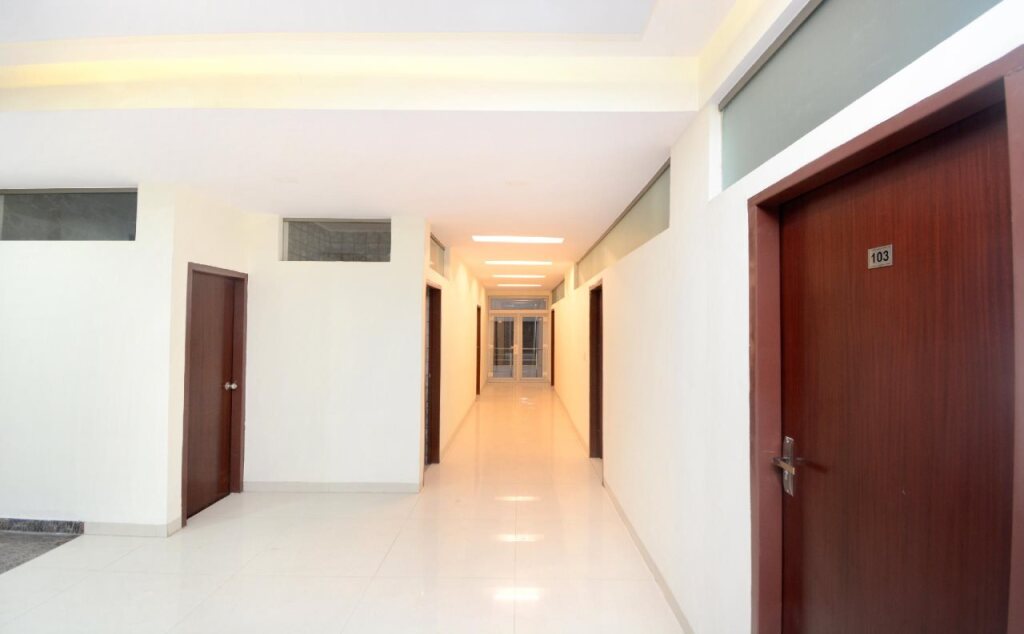 Зиракпур: Lrc Hotel And Banquet By OYO Rooms