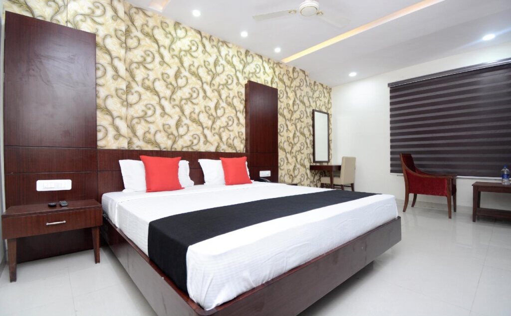Зиракпур: Lrc Hotel And Banquet By OYO Rooms