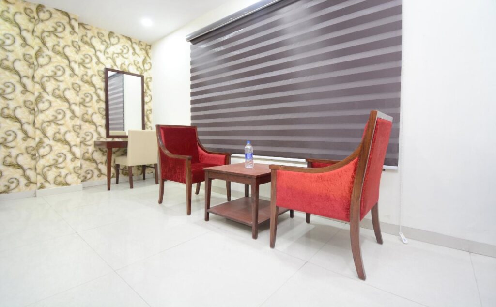 Зиракпур: Lrc Hotel And Banquet By OYO Rooms