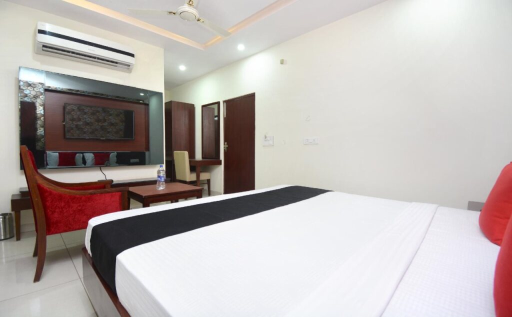 Зиракпур: Lrc Hotel And Banquet By OYO Rooms