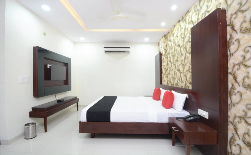 Зиракпур: Lrc Hotel And Banquet By OYO Rooms