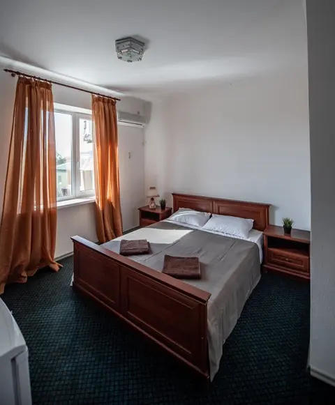 Саки: Elit otel'