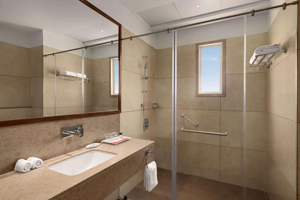 Гандидхам: Ramada by Wyndham Gandhidham Shinay