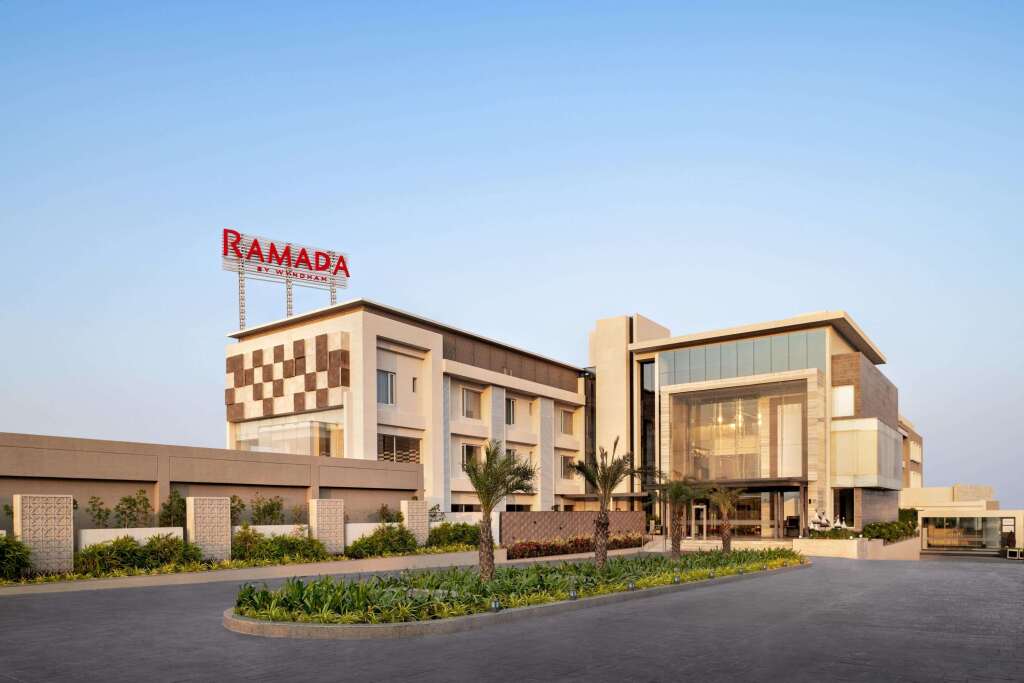 Ramada by Wyndham Gandhidham Shinay — фото 1