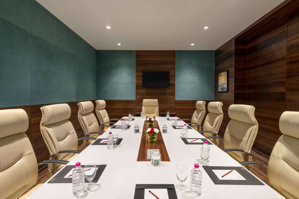 Гандидхам: Ramada by Wyndham Gandhidham Shinay