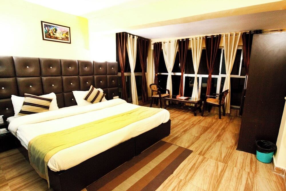 Раникхет: Nature's Valley Resort Kausani