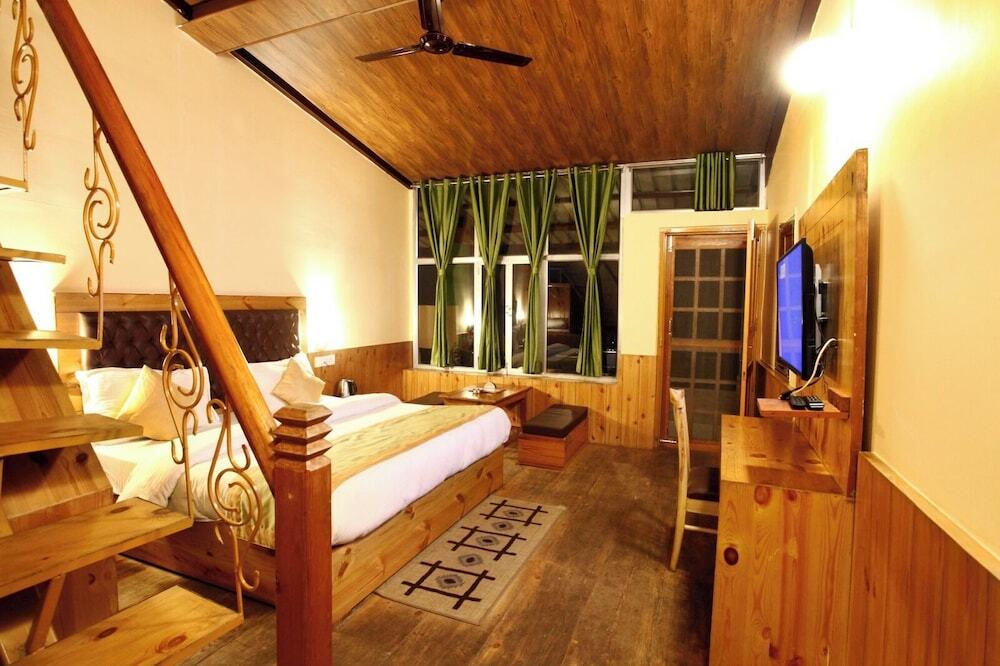 Раникхет: Nature's Valley Resort Kausani
