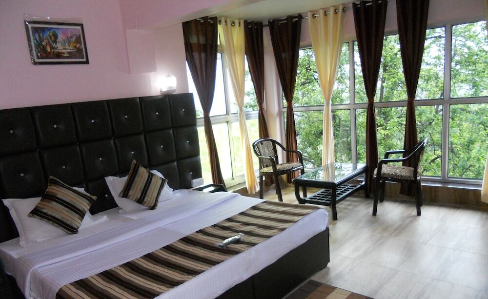 Раникхет: Nature's Valley Resort Kausani