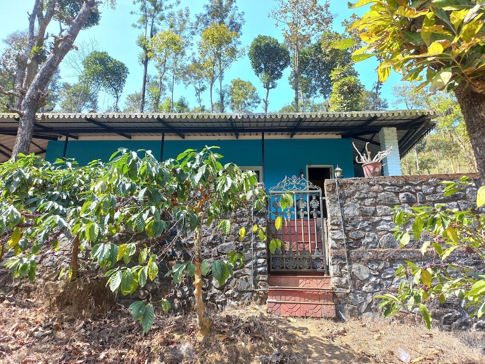 Велламундра: Manikkal Bungalow Uphill Cottage Large
