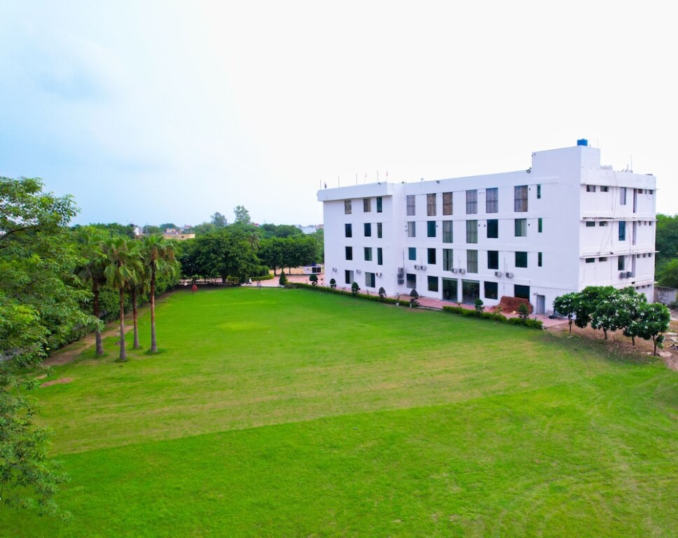 Большая Нойда: HITE Resort Greater Noida
