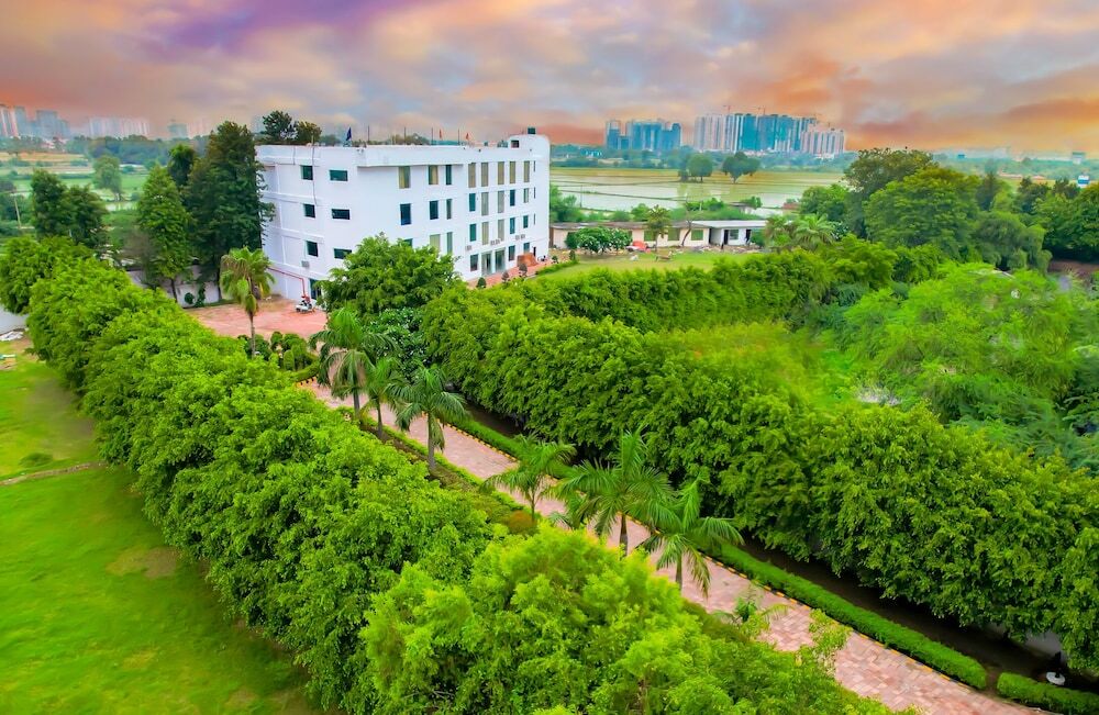 Большая Нойда: HITE Resort Greater Noida