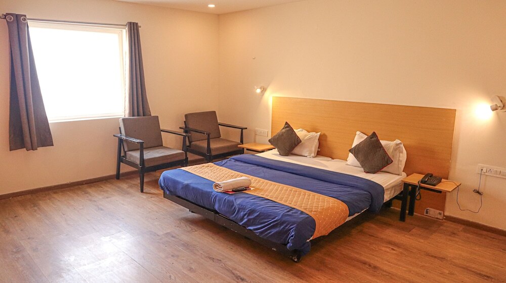 Нойда: Hotel Noida Grand 121