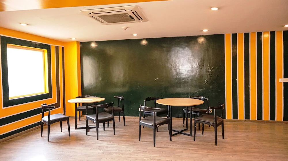 Нойда: Hotel Noida Grand 121