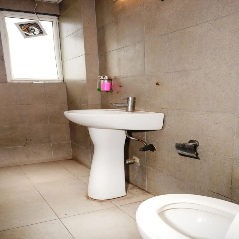 Нойда: Hotel Noida Grand 121