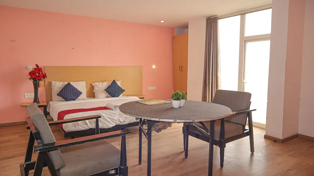 Нойда: Hotel Noida Grand 121