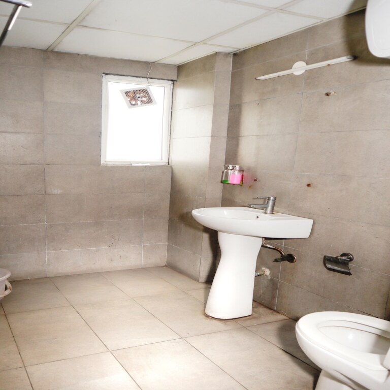 Нойда: Hotel Noida Grand 121