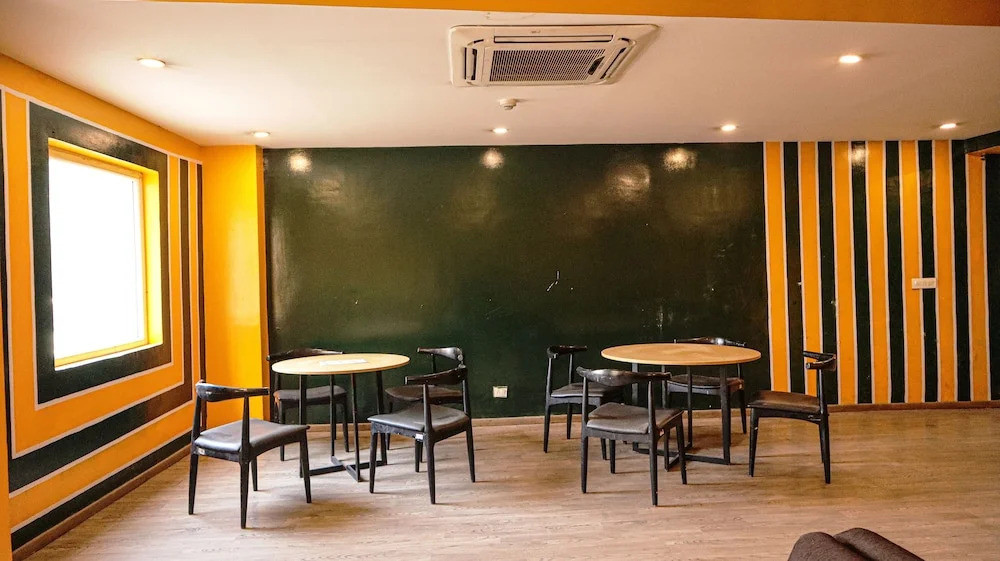 Нойда: Hotel Noida Grand 121