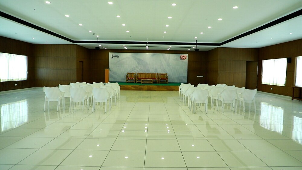 Салем: GVS Club & Forest Meadows