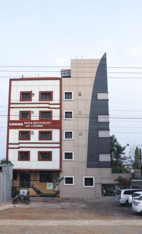 Латур: Hotel Garuda Executive