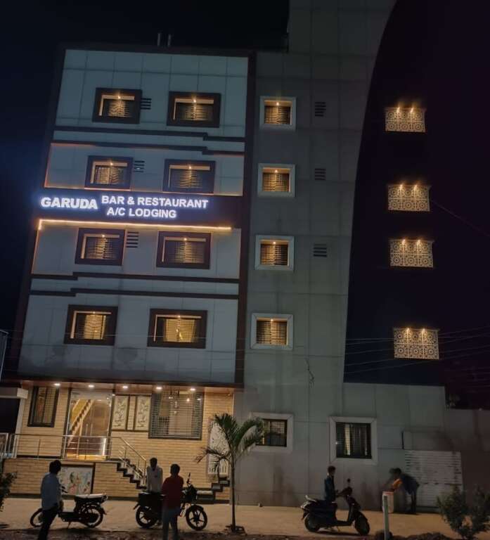 Латур: Hotel Garuda Executive