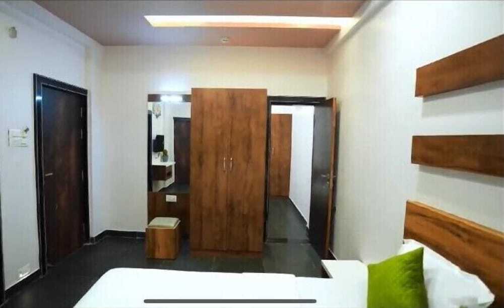 Латур: Hotel Garuda Executive