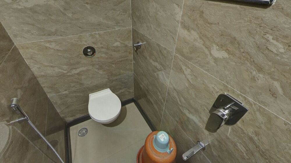 Латур: Hotel Garuda Executive