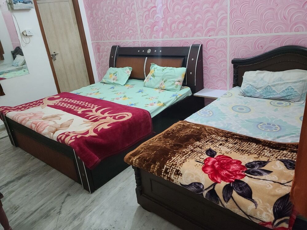 Вриндаван: Roomshala 153 Hotel Krishnashrya