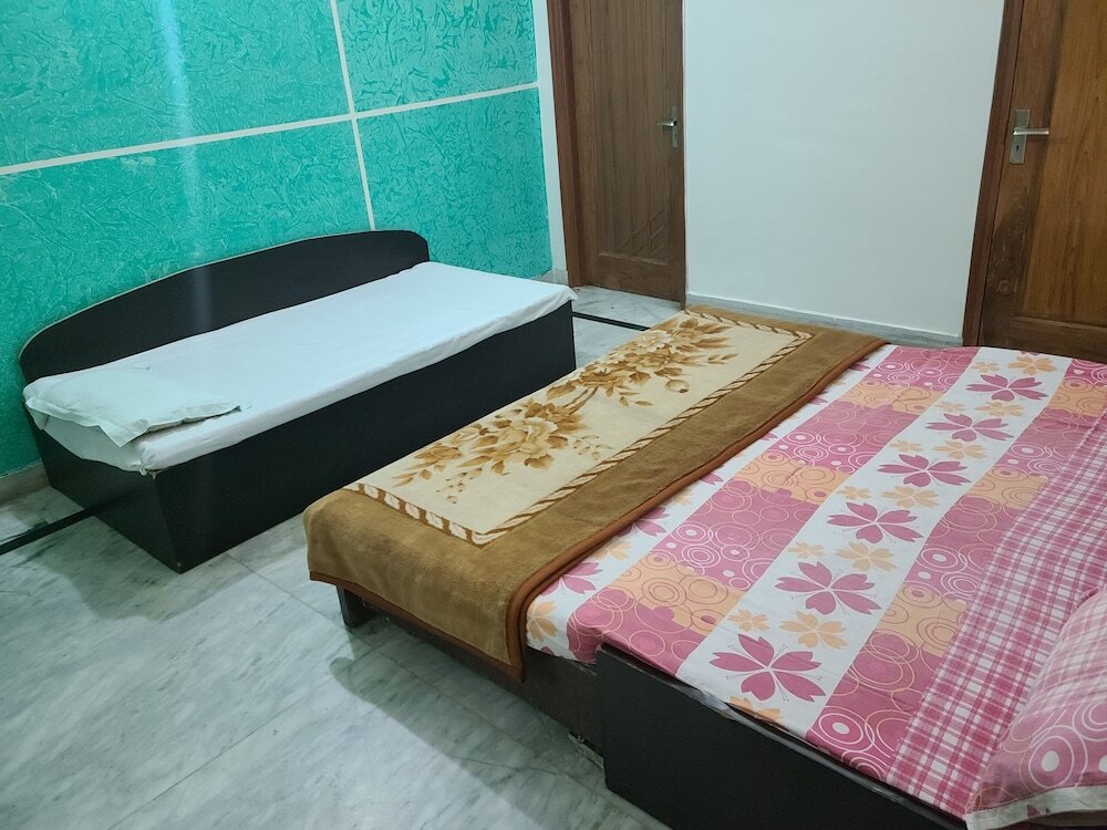 Вриндаван: Roomshala 153 Hotel Krishnashrya