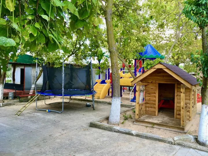 Новоотрадное: Гостевой Дом Family House Midas