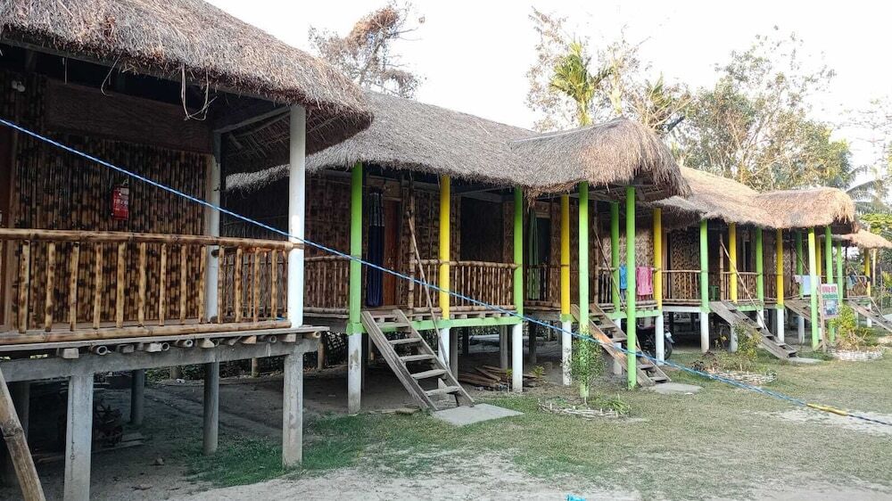 Джорхат: Ruwad Okum Bamboo Cottages by Urban