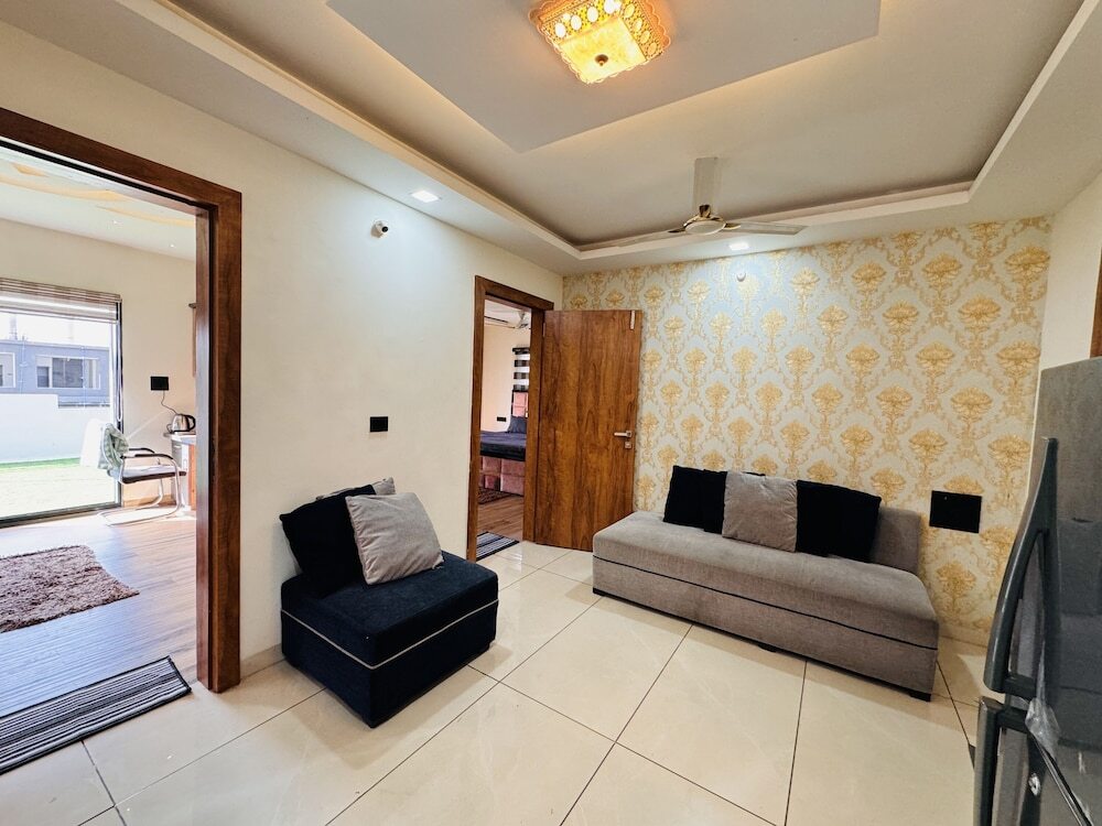 Индаур: HomeEscape Luxe 2BHK Penthouse Near LIG