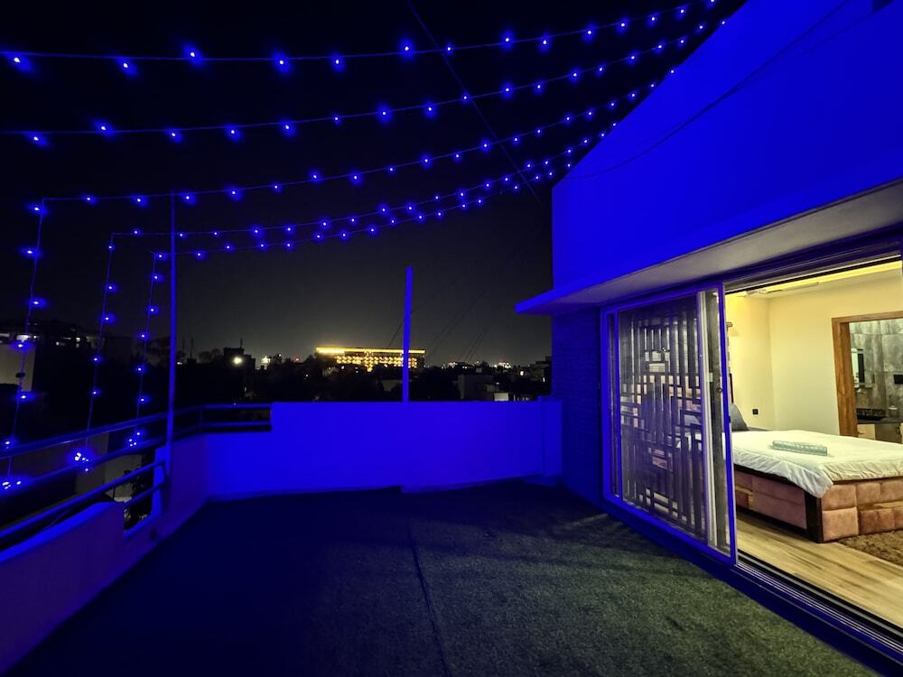 Индаур: HomeEscape Luxe 2BHK Penthouse Near LIG