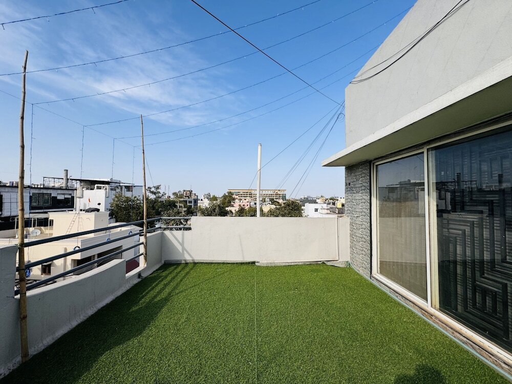 Индаур: HomeEscape Luxe 2BHK Penthouse Near LIG