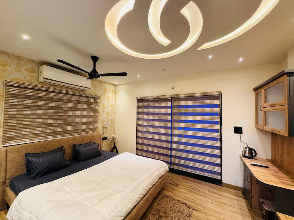 Индаур: HomeEscape Luxe 2BHK Penthouse Near LIG