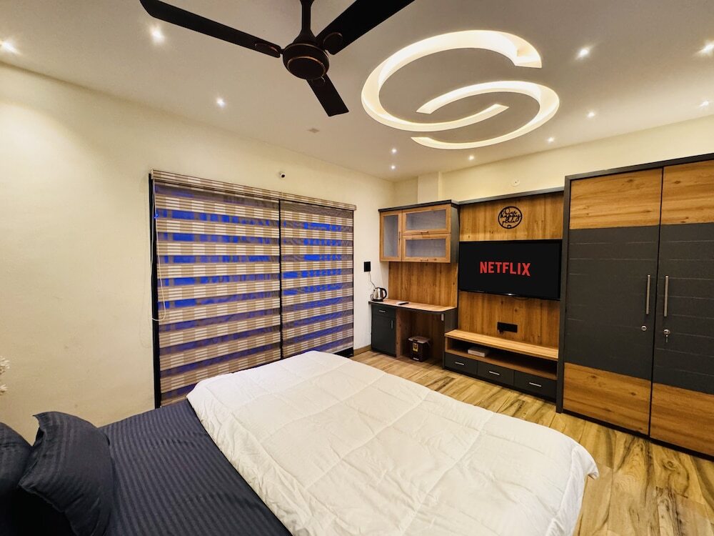 Индаур: HomeEscape Luxe 2BHK Penthouse Near LIG