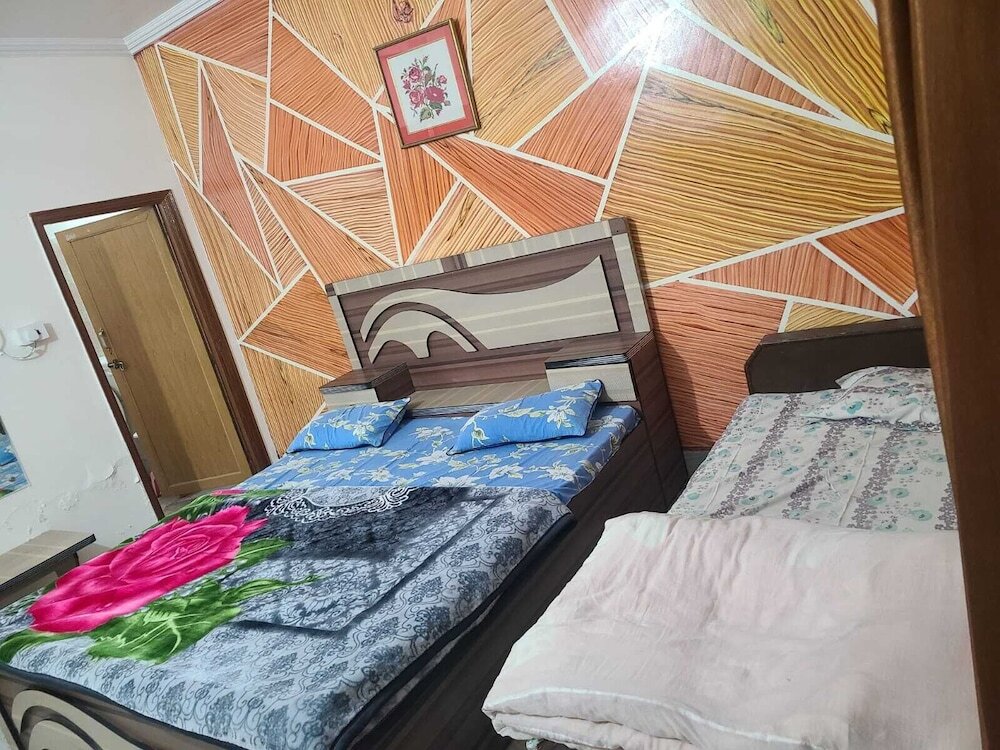Вриндаван: Roomshala 153 Hotel Krishnashrya