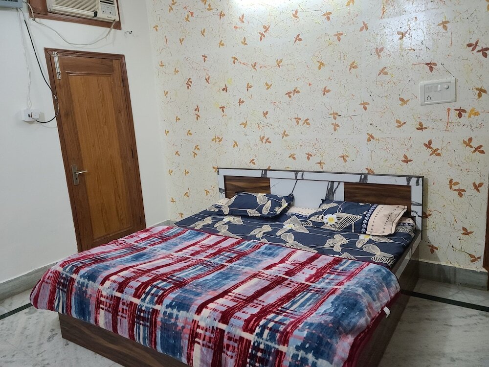 Вриндаван: Roomshala 153 Hotel Krishnashrya