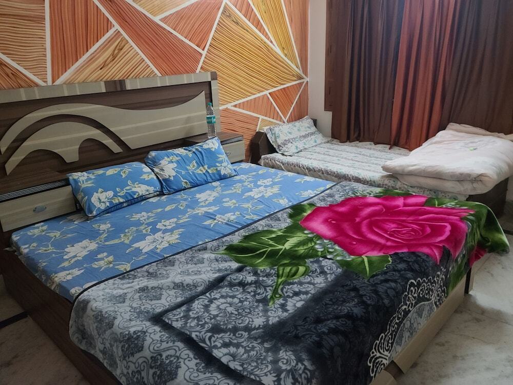 Вриндаван: Roomshala 153 Hotel Krishnashrya