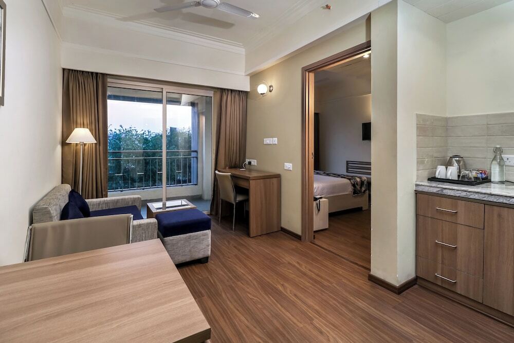 Колката: Starlit Suites Newtown Kolkata