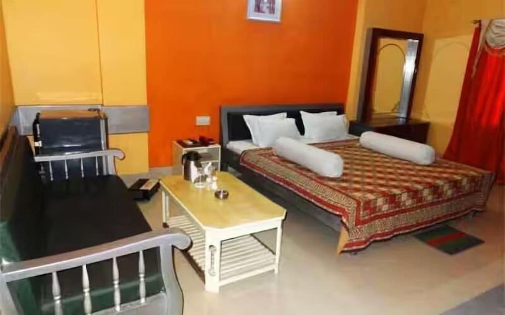 Куч-Бехар: Hotel Ellora