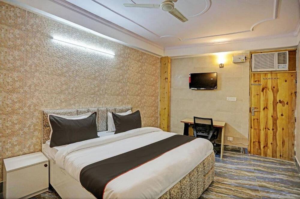 Нойда: Umen Hotel Sector 66