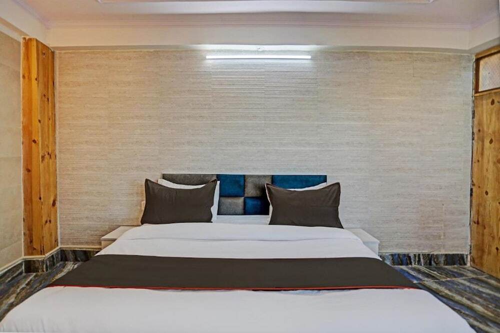 Нойда: Umen Hotel Sector 66