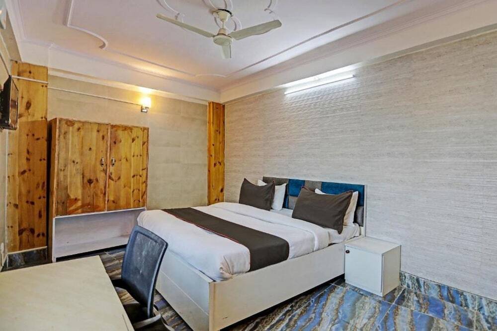 Нойда: Umen Hotel Sector 66