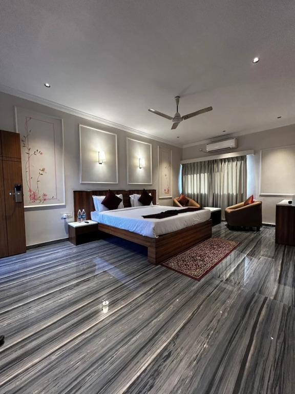 Колхапур: Alba Premier Kolhapur