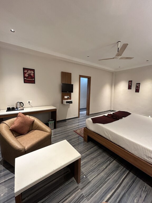 Колхапур: Alba Premier Kolhapur