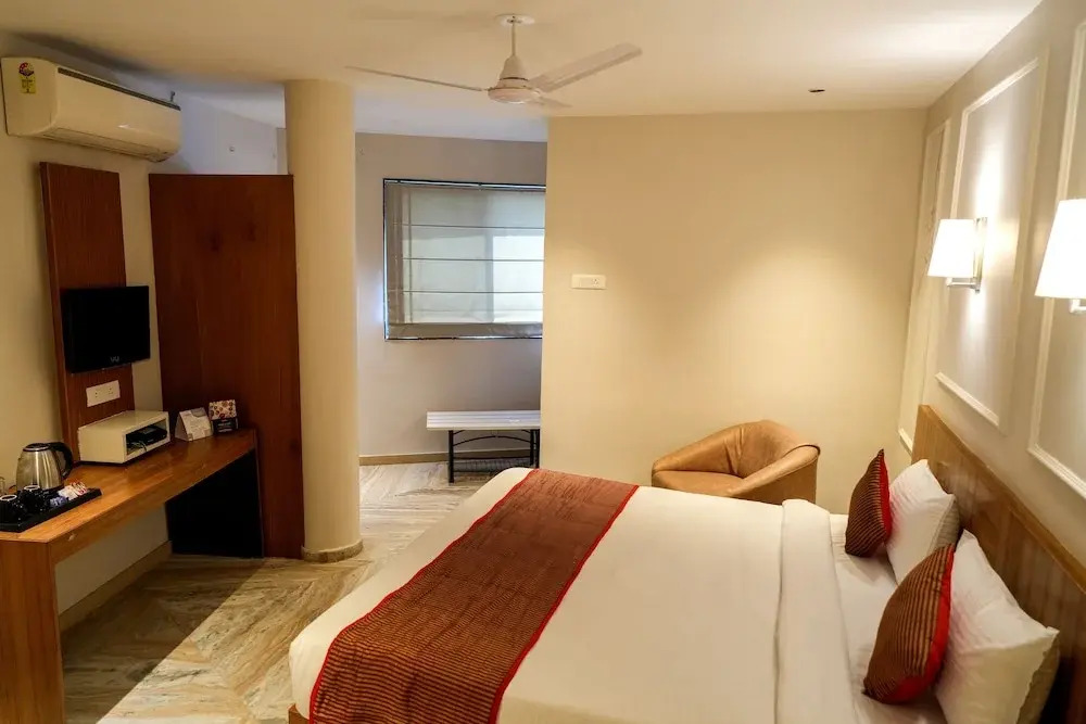 Колхапур: Alba Premier Kolhapur