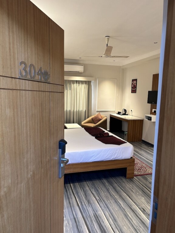 Колхапур: Alba Premier Kolhapur