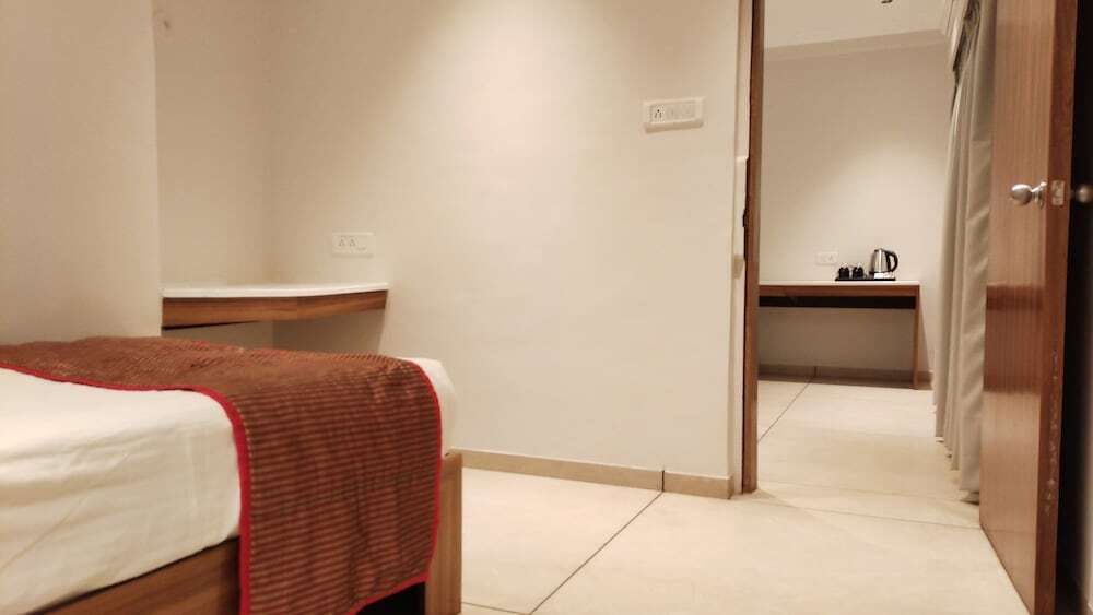 Колхапур: Alba Premier Kolhapur