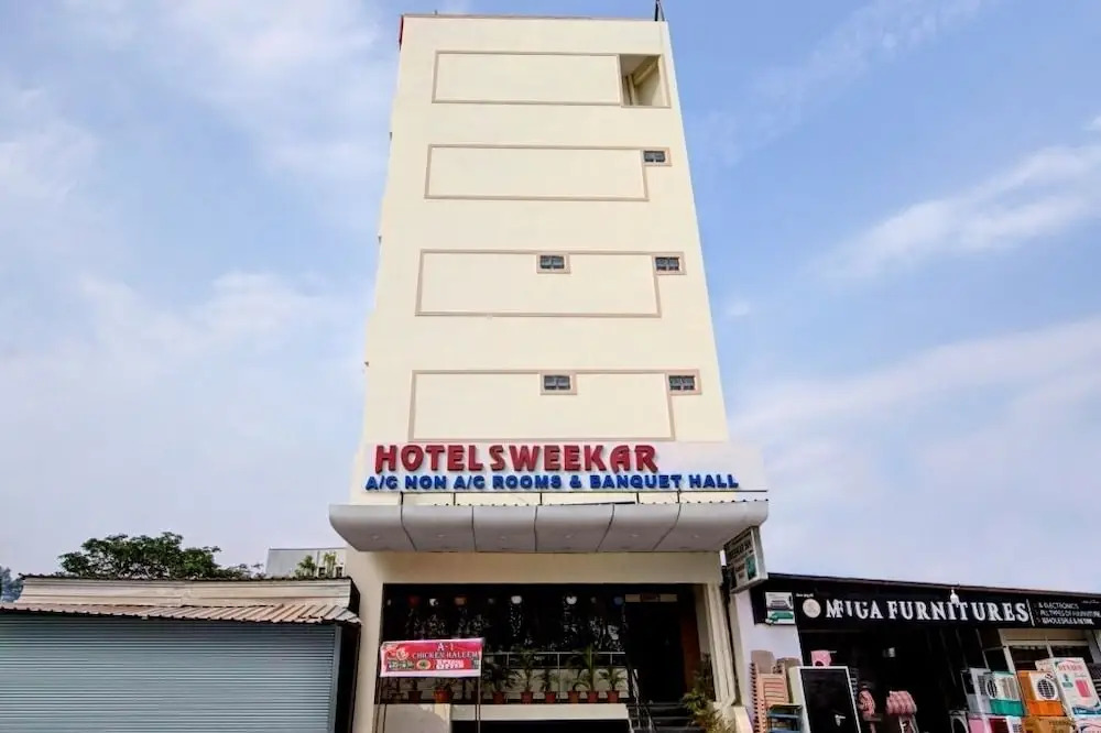 Шамшабад: iROOMZ Hotel Sweekar Suites